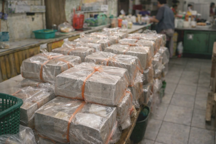 Pesanan nasi kotak siap diambil di warung Ayam Kremes Sekar Pondok Pinang Kebayoran Lama